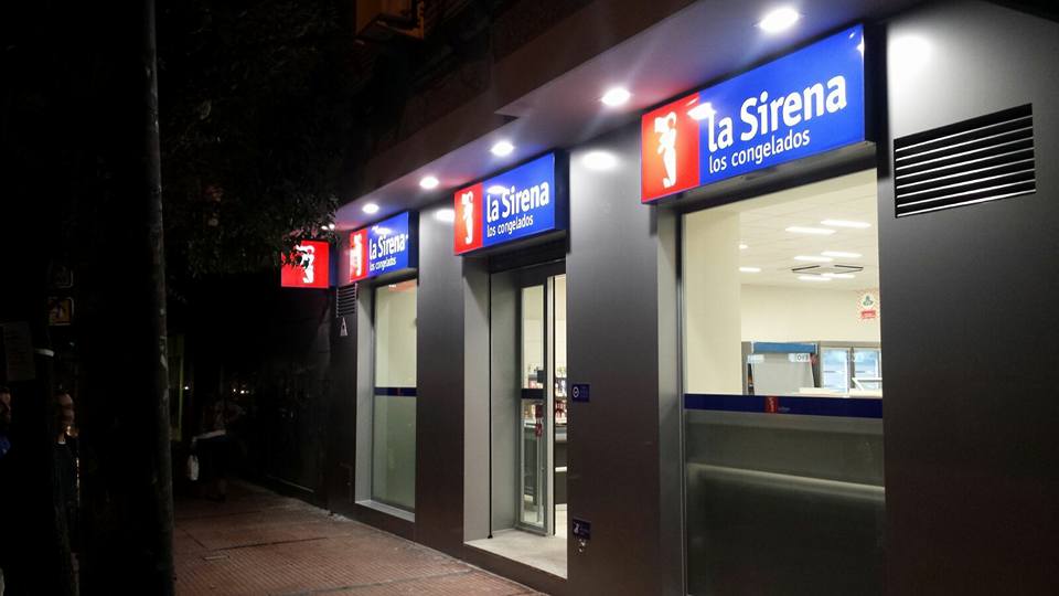 Personalización interior y exterior supermercado La Sirena
